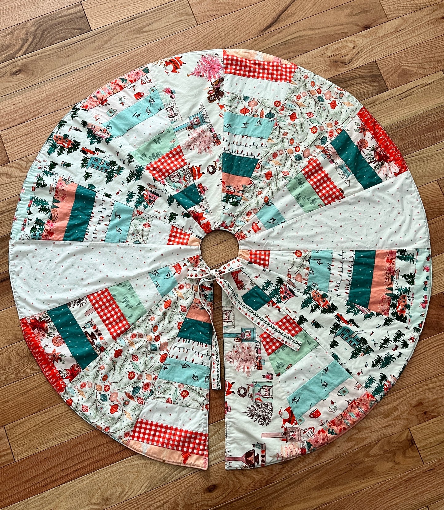 Nostalgic Christmas Quilted Tree Skirt