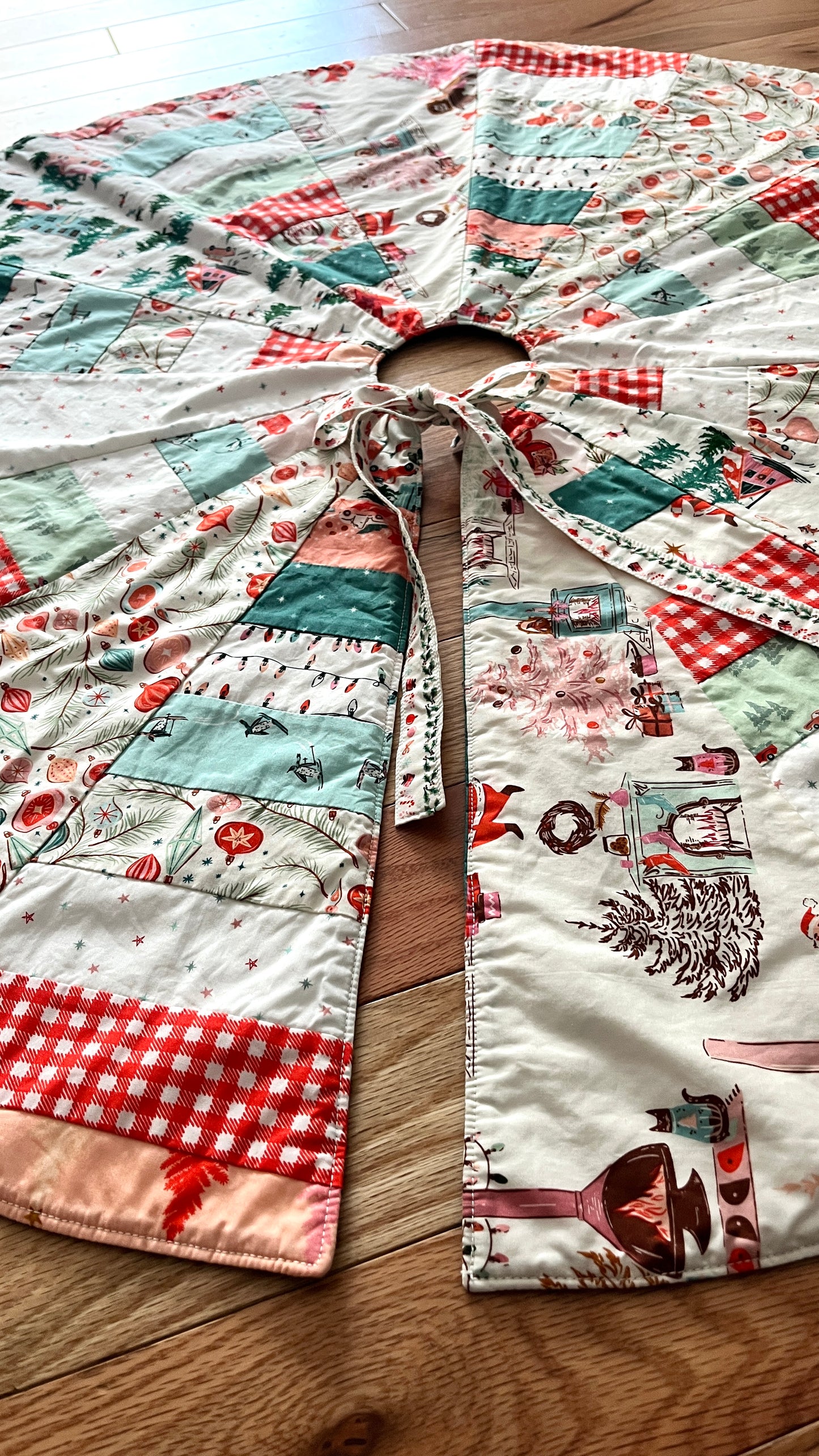 Nostalgic Christmas Quilted Tree Skirt